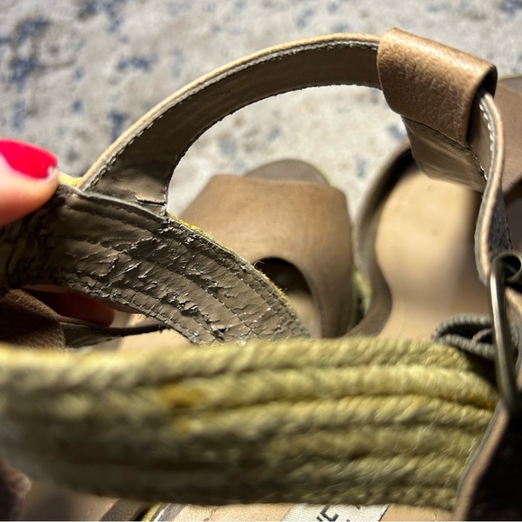Steve Madden P-Wade Taupe Tan T-Strap Espadrille Wedge Sandals Size 10 - Picture 9 of 12
